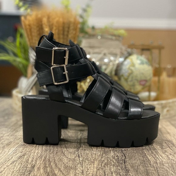 Faux Leather Buckle Ankle Gladiator Chunky Platform Caged Sandal - Picture 5 of 10